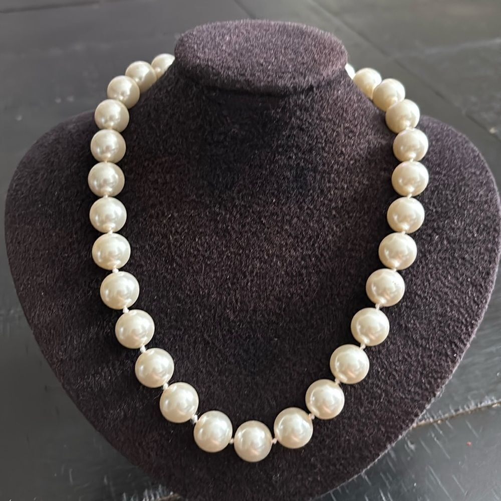 Mikassa Hand Knotted Faux Pearl Silvertone Chunky Collar Necklace Pinup Marilyn​